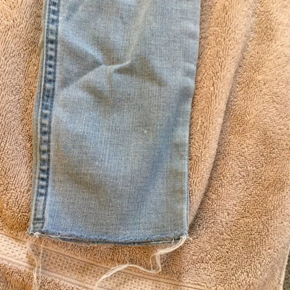 Light Wash Distressed Hollister Jean Leggings.  Size 5. Waist 27. - Picture 4 of 8